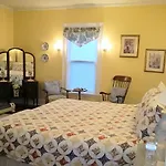 Six Acres Bed And Breakfast