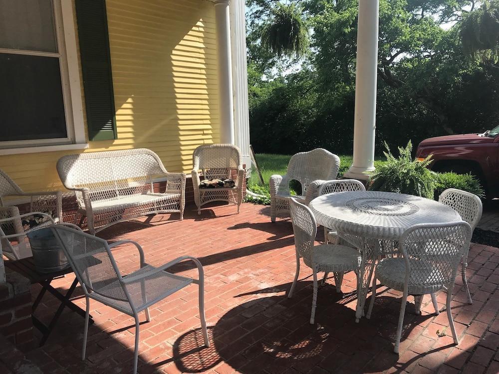 Bed & Breakfast Six Acres 2*