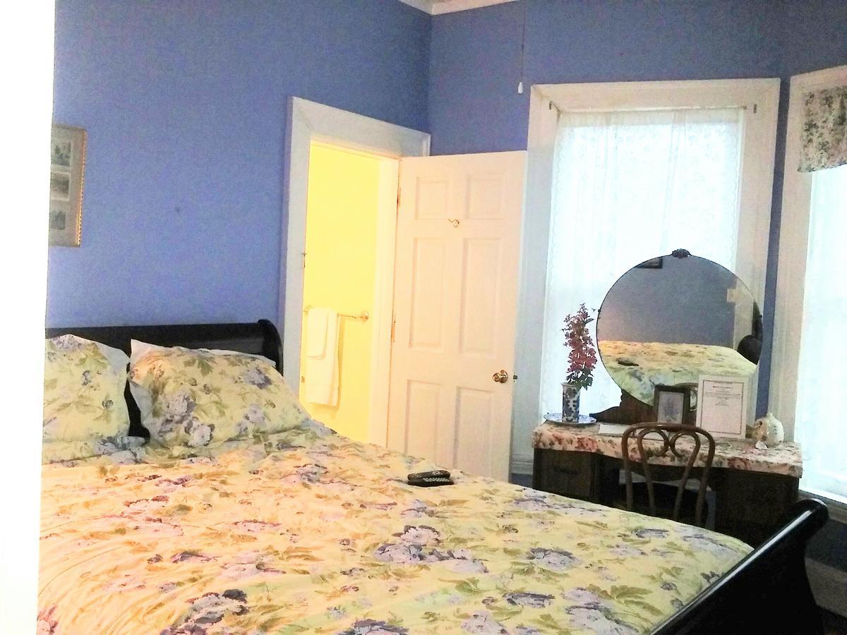 Six Acres Bed & Breakfast 2*