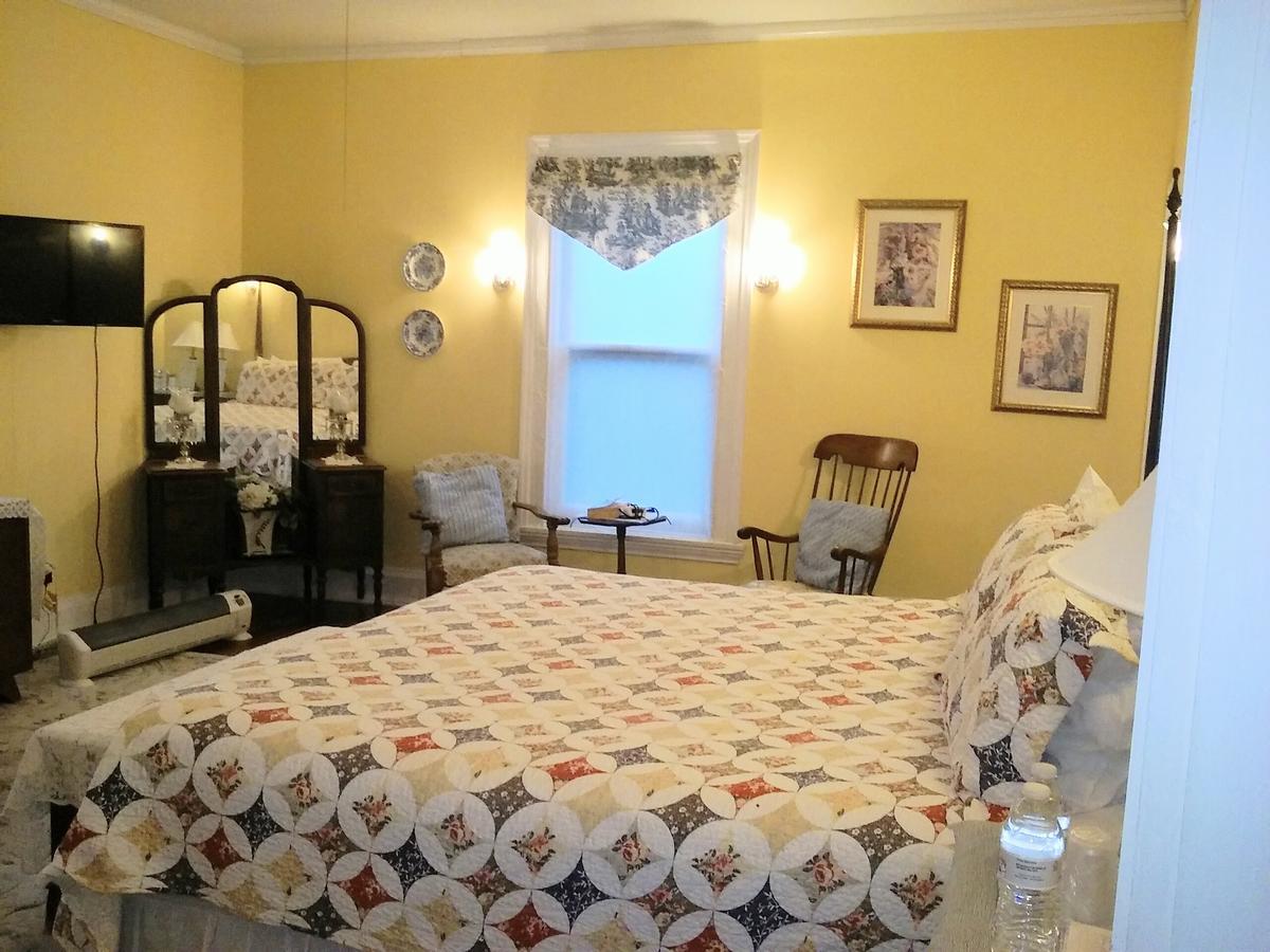 Six Acres Bed & Breakfast
