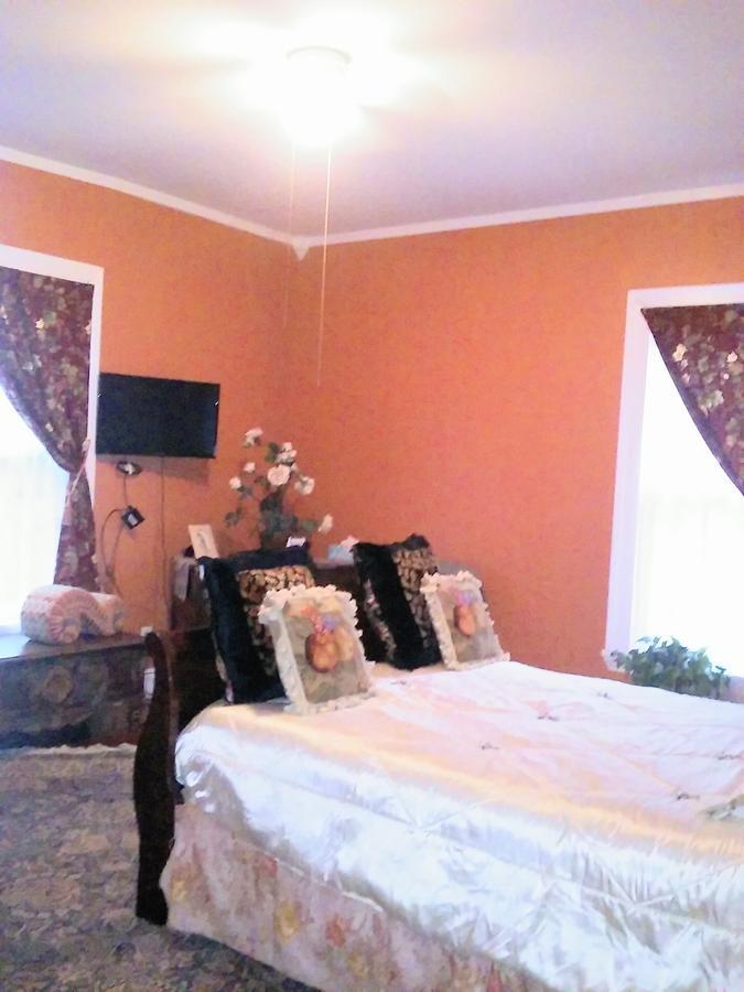 Six Acres 2* Cincinnati